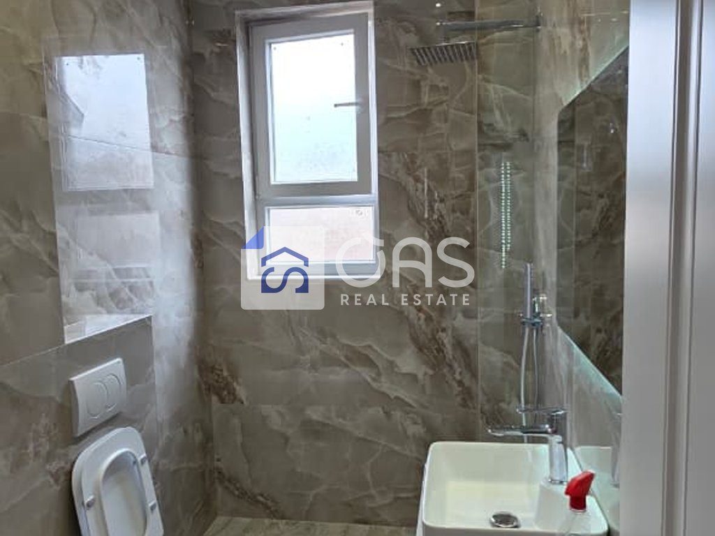 Shitet apartament 2+1 Te Rruga Bardhyl