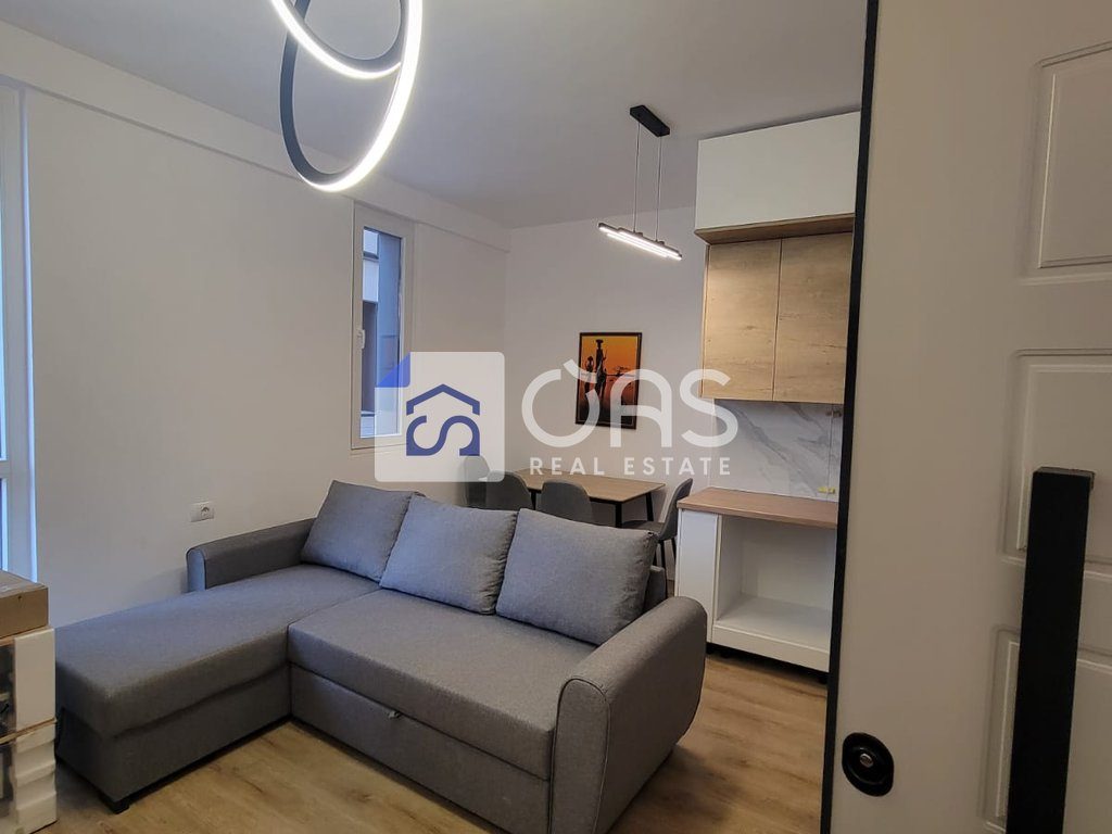 Jepet me qera apartament 1+1  Te Fusha Aviacionit(Clover Residence)