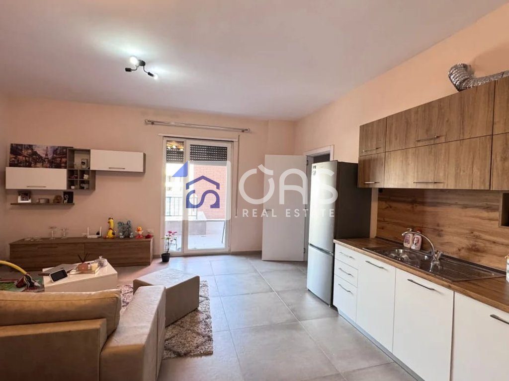Jepet me qira apartament 1+1+Verande  Ne Paskuqan