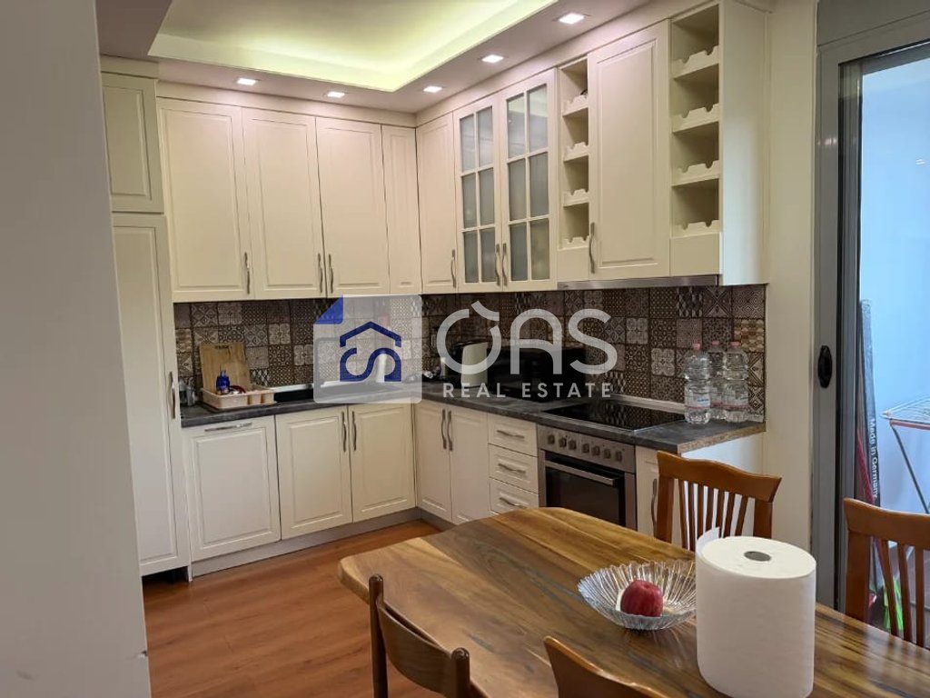 Jepet me qera apartament 2+1+2Te Liqeni I Thate