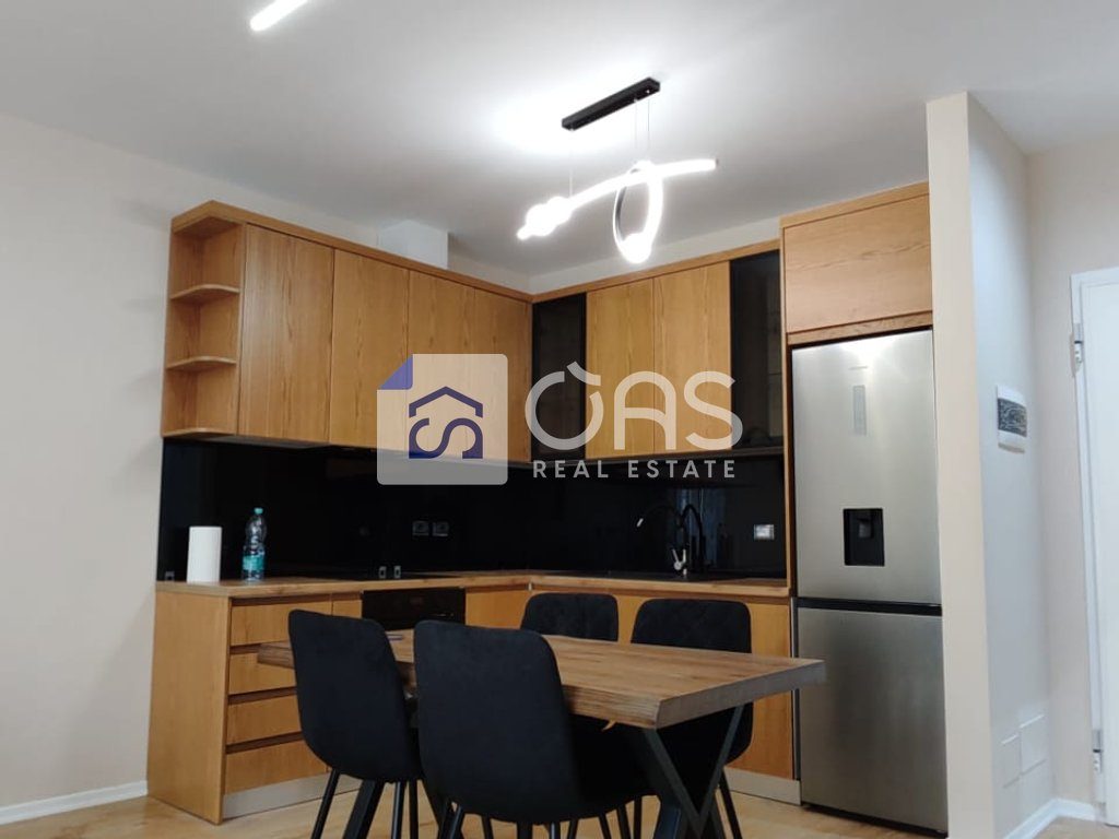 Jepet me qera apartament 1+1 Te Stacioni Trenit
