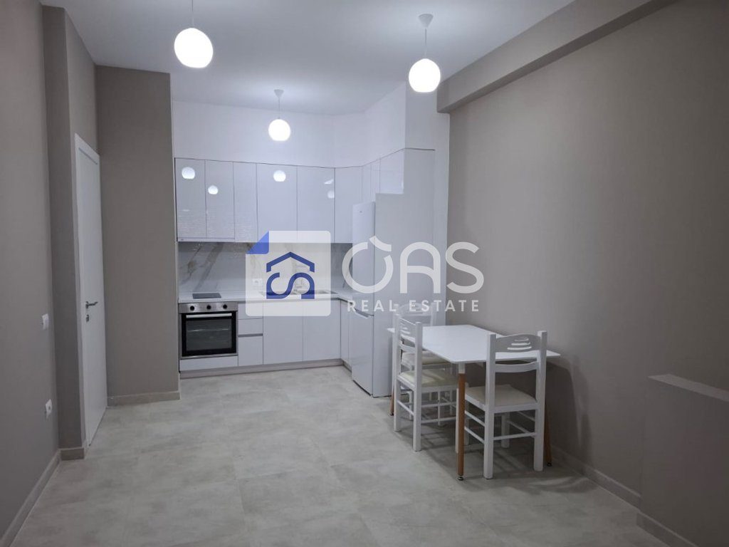 Jepet me qera apartamenti 1+1 Te Pallati me shigjeta