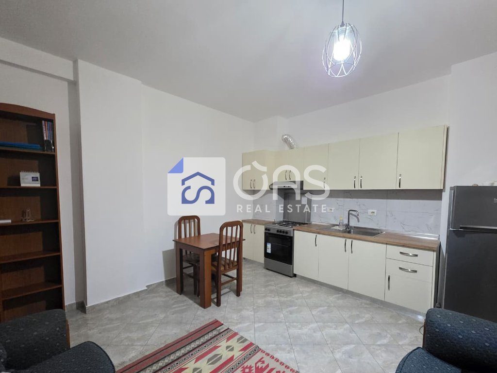 Jepet me qera apartament 1+1 tek Liqeni i Thate