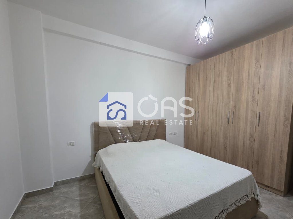 Jepet me qera apartament 1+1 tek Liqeni i Thate