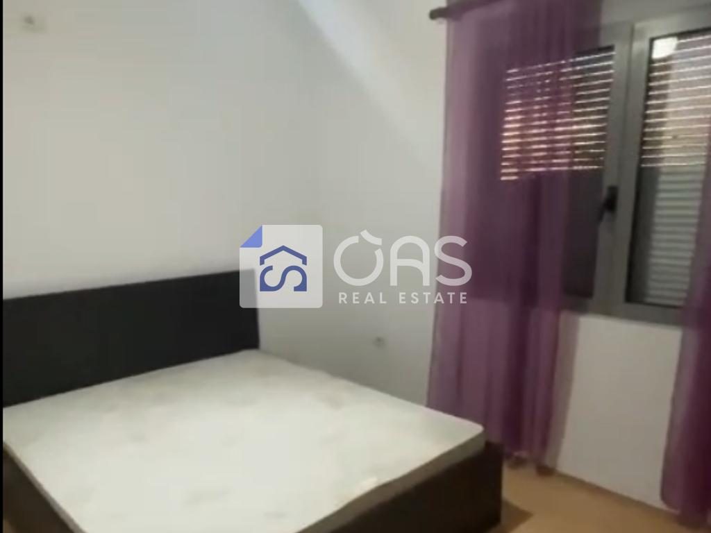 Jepet me qera apartament 1+1 tek Liqeni i Thate