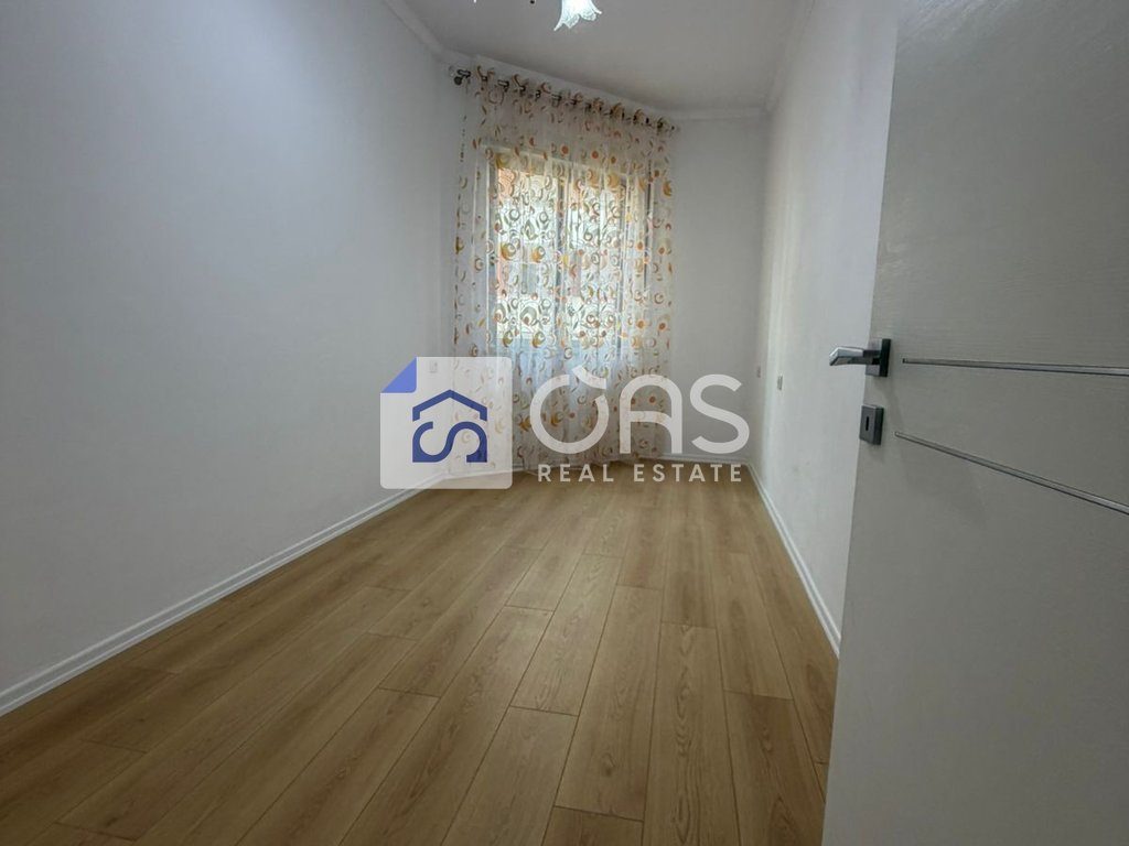 Shitet apartament 1+1 ne Fresk