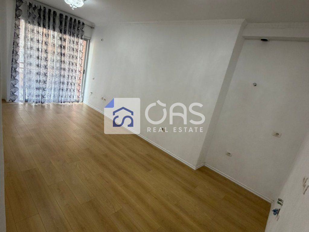 Shitet apartament 1+1 ne Fresk