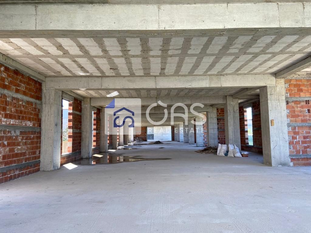Godinë 2+1 Me Qira në Kamëz - 8000€ | 2000 m²