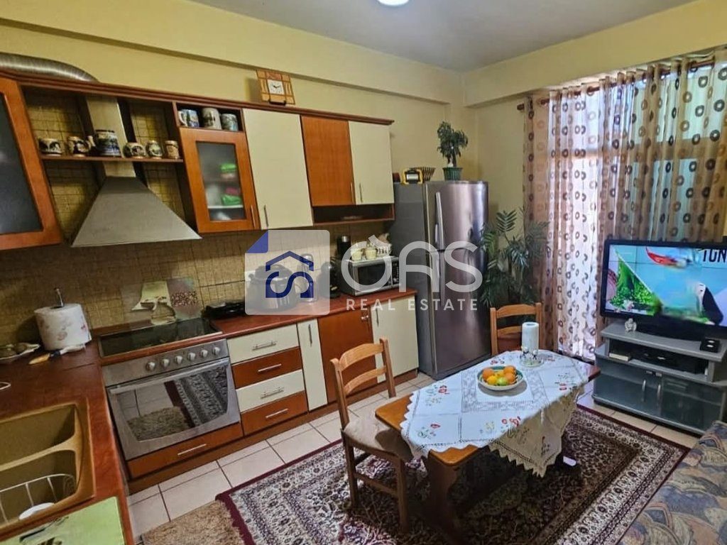 Jepet me qera apartament 1+1 ne Qender.