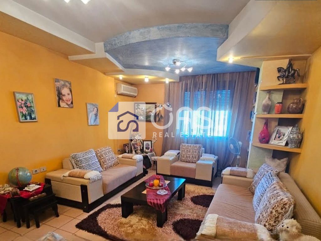 Jepet me qera apartament 1+1 ne Qender.