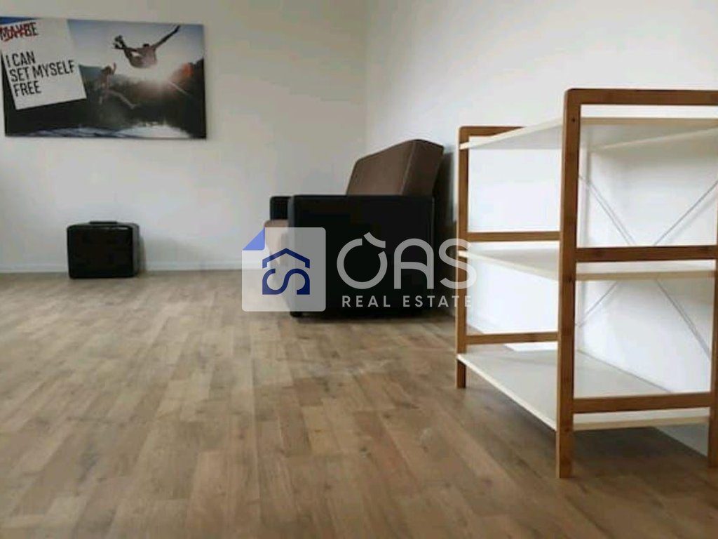 Jepet me qera apartament 1+1 tek Rruga e Sales.