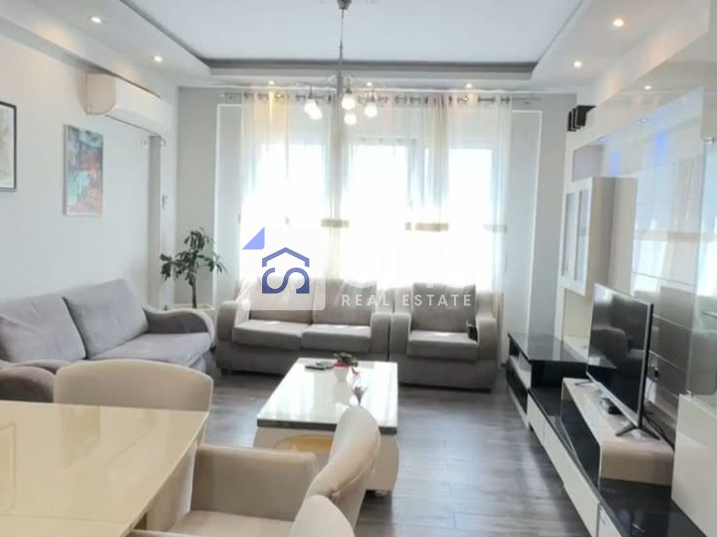 Shitet apartament 2+1+2 tek Kopshti Zologjik.