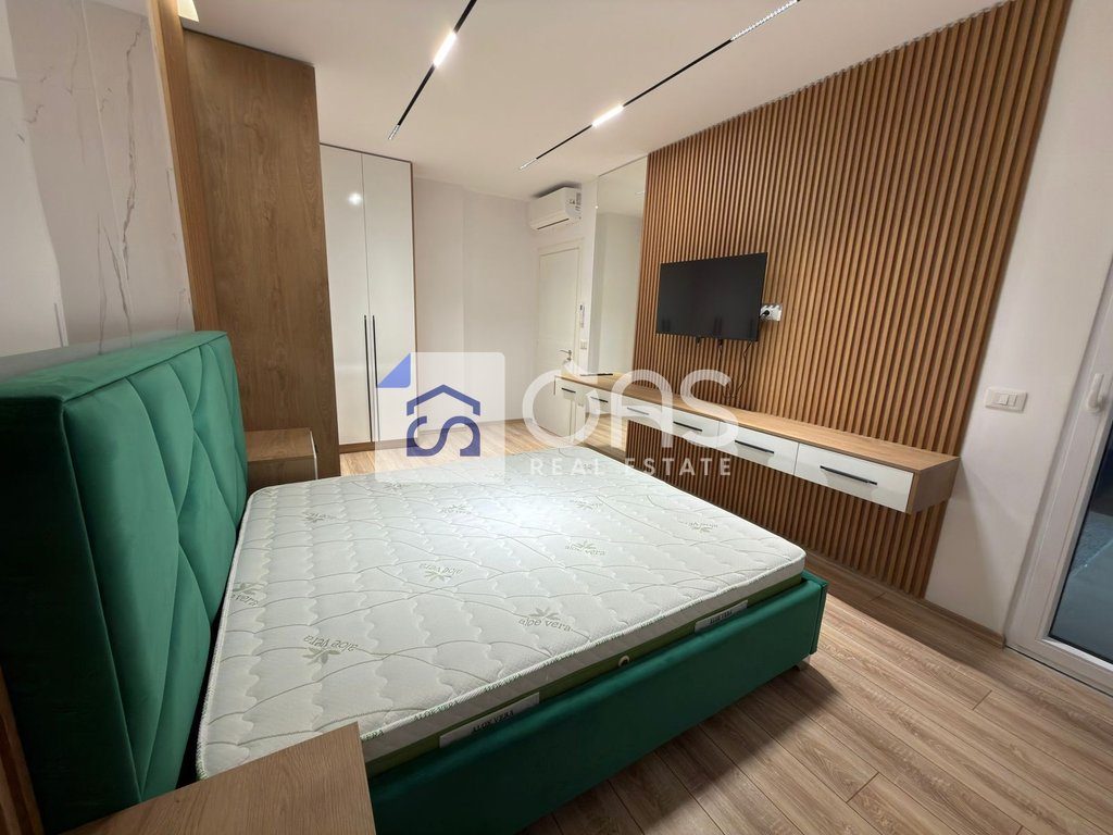 Jepet me qera apartament 2+1 tek Komuna e Parisit (Bega 007)