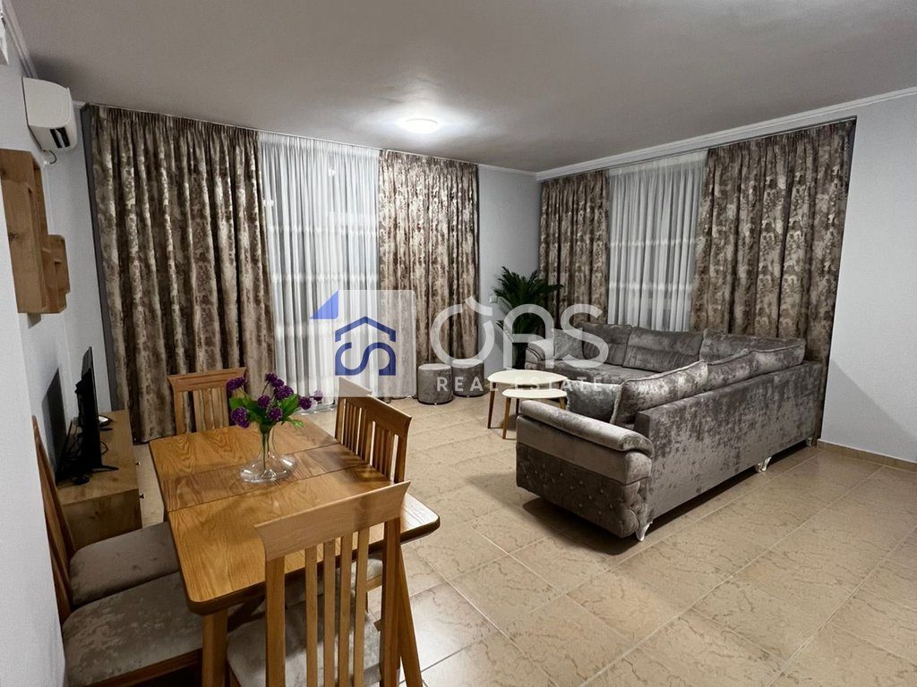 Jepet me qera apartament 2+1+2+2 Poste Parkimi tek Bulevardi I Ri.