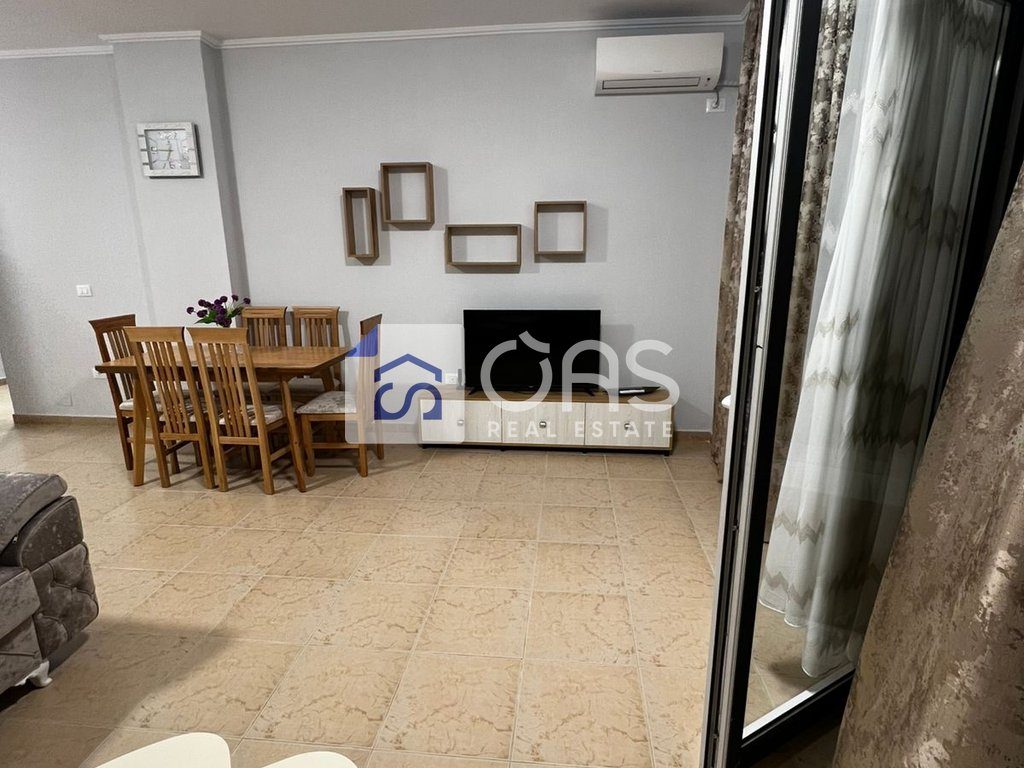 Jepet me qera apartament 2+1+2+2 Poste Parkimi tek Bulevardi I Ri.