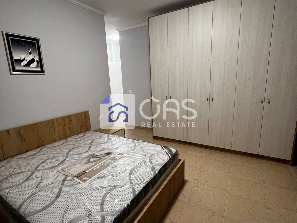 Jepet me qera apartament 2+1+2+2 Poste Parkimi tek Bulevardi I Ri.