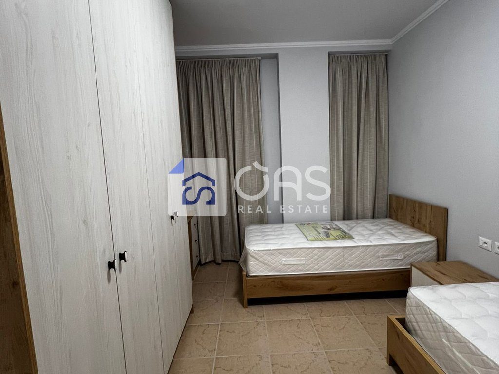 Jepet me qera apartament 2+1+2+2 Poste Parkimi tek Bulevardi I Ri.