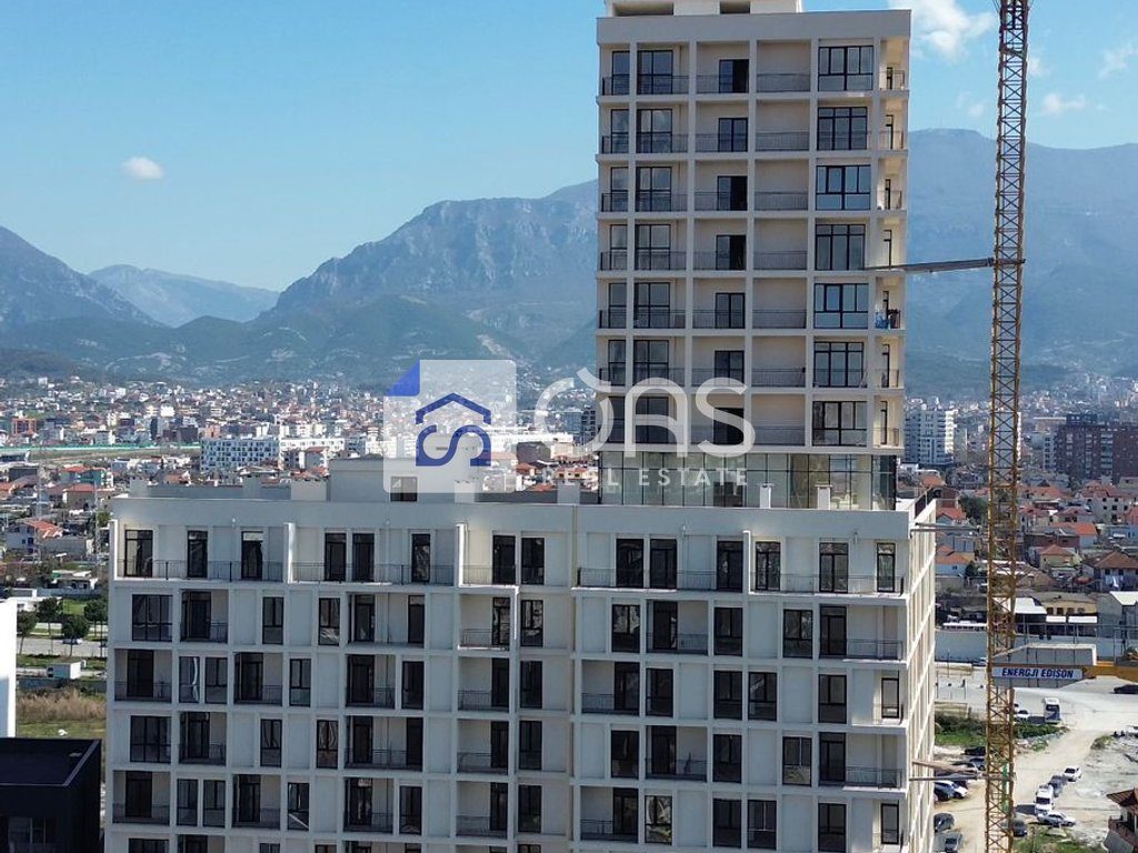 Shitet apartament 2+1 tek Bulevardi i Ri.