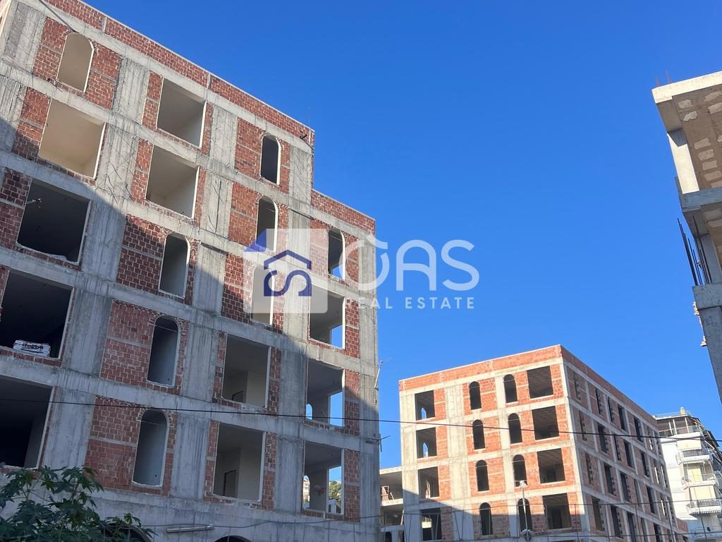 Shitet apartament 2+1 ne Sarande.