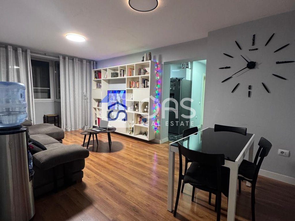 Jepet me qera apartament 2+1 ne Bllok.