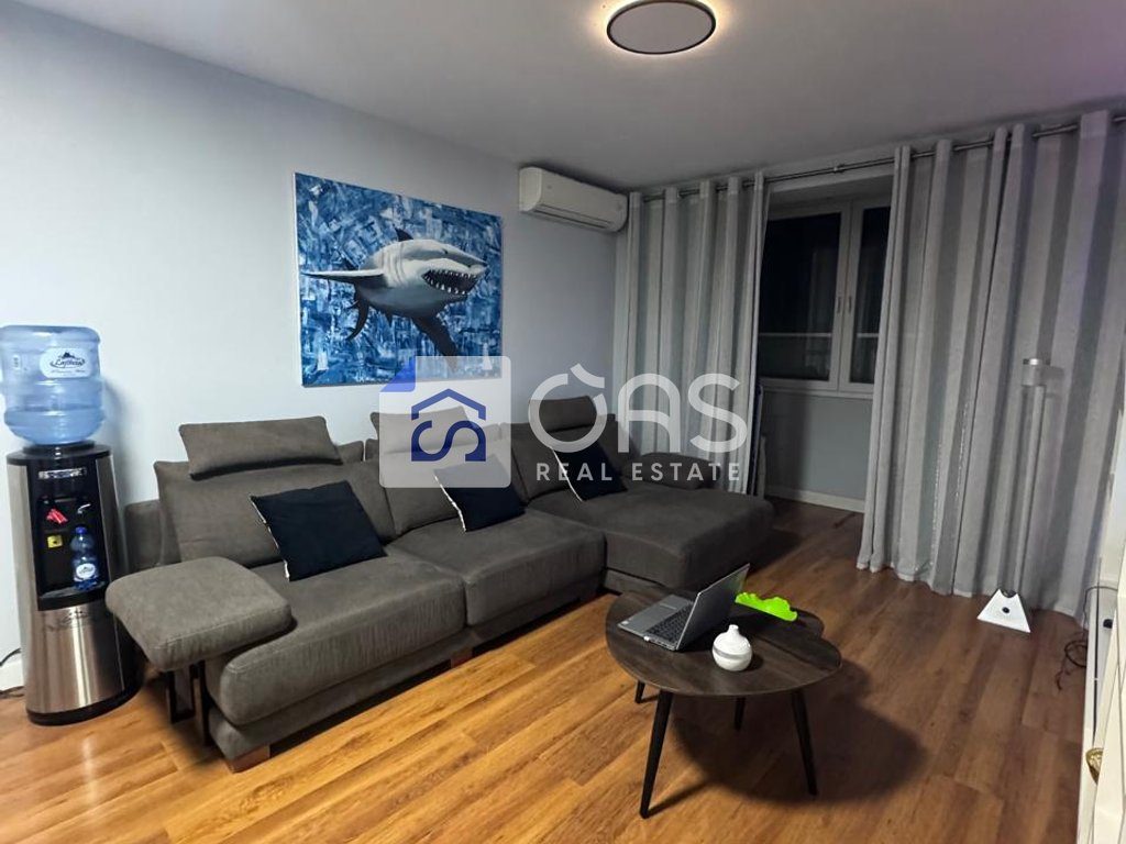 Jepet me qera apartament 2+1 ne Bllok.