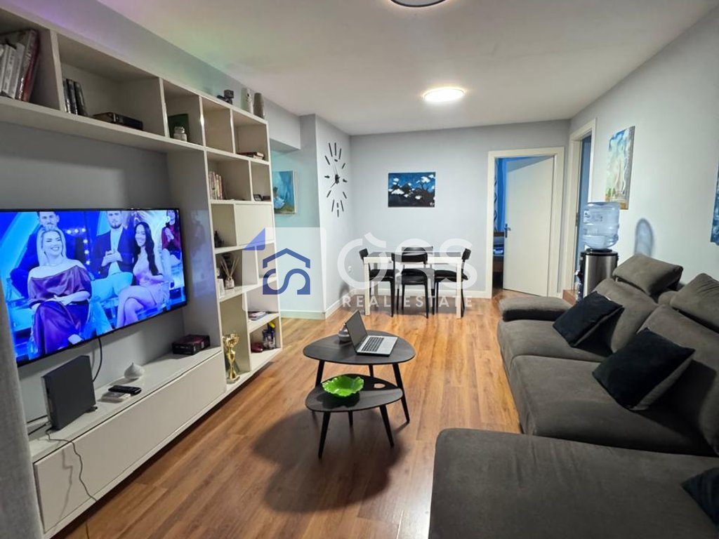 Jepet me qera apartament 2+1 ne Bllok.