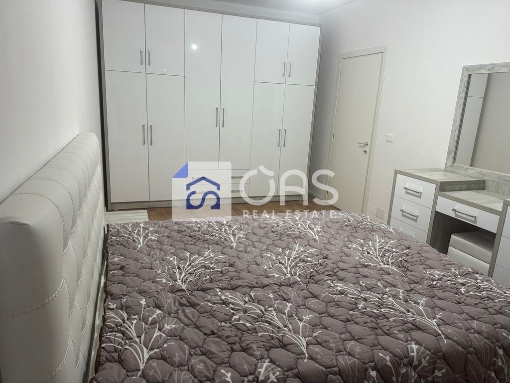Jepet me qera apartament 1+1+Post parkimi ne Astir. (Residenca Klensi)