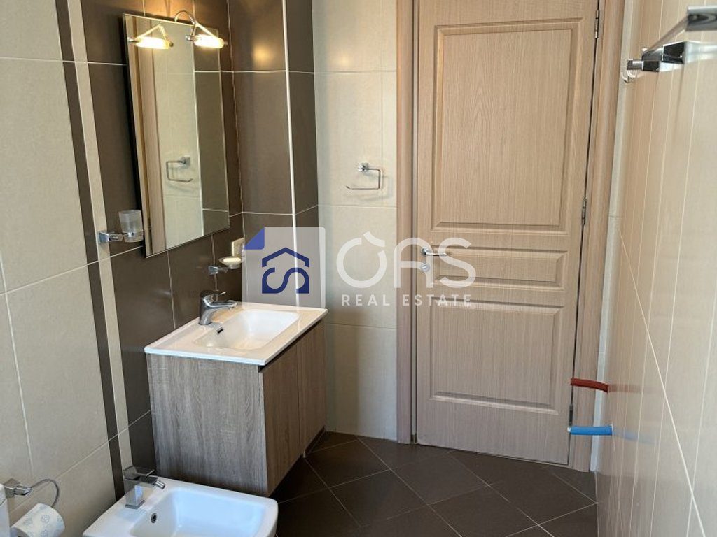 Jepet me qera apartament 1+1 ne 5 Maj (Pallati Concord Center)