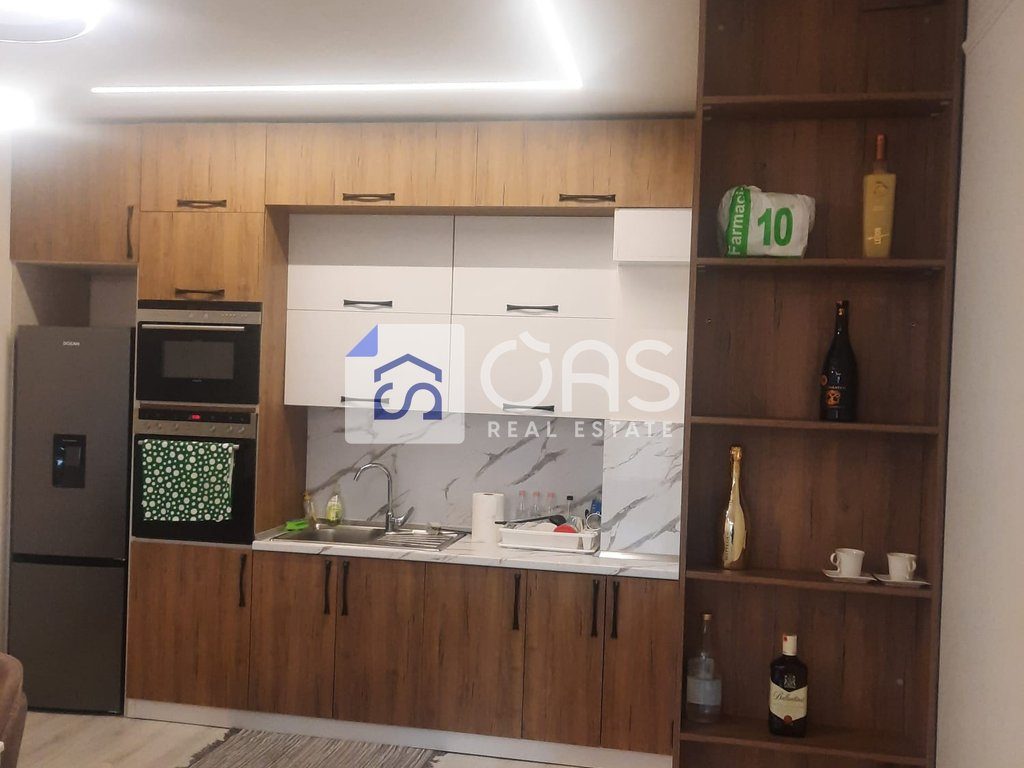 Jepet me qera apartament 2+1+2 tek Farmacia 10 (Kompleksi Arlis)