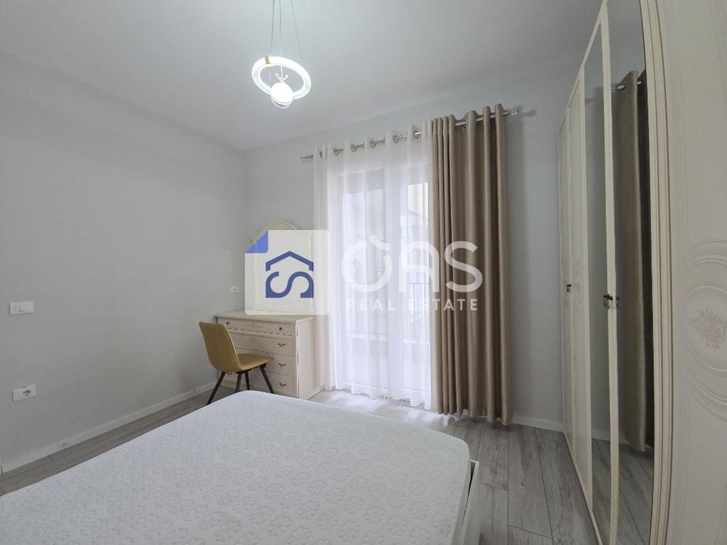 Jepet me qera  1+1 tek Komuna e Parisit