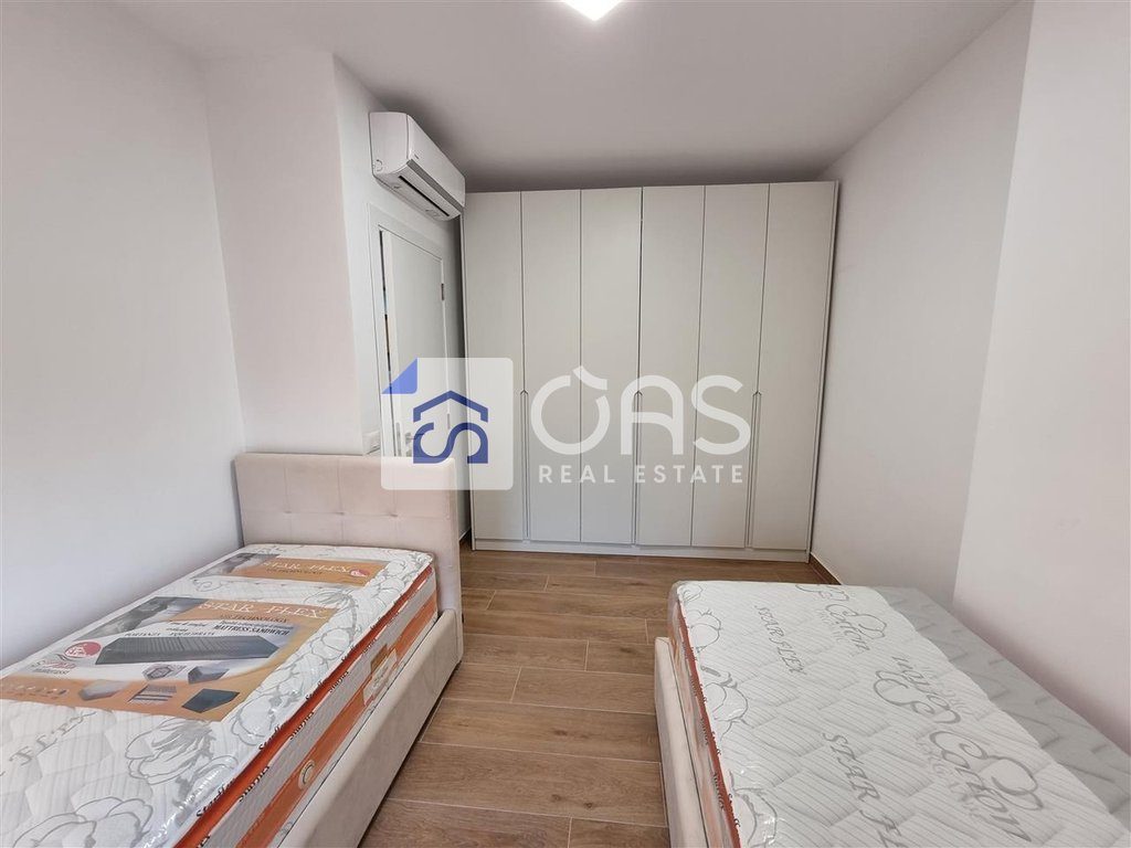 jepet me qera apartament 2+1 tek Farmacia 10