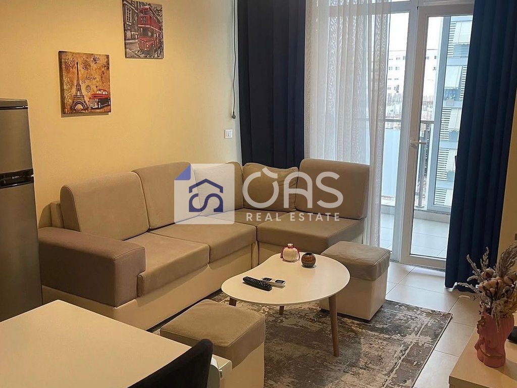 Jepet me qera  apartament 1+1 tek Komuna e Parisit