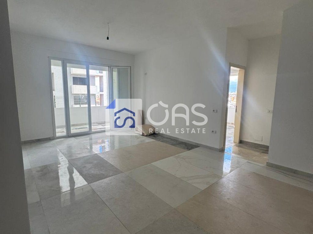 Shitet apartament 2+1+2 ne Pallatet e Verdha