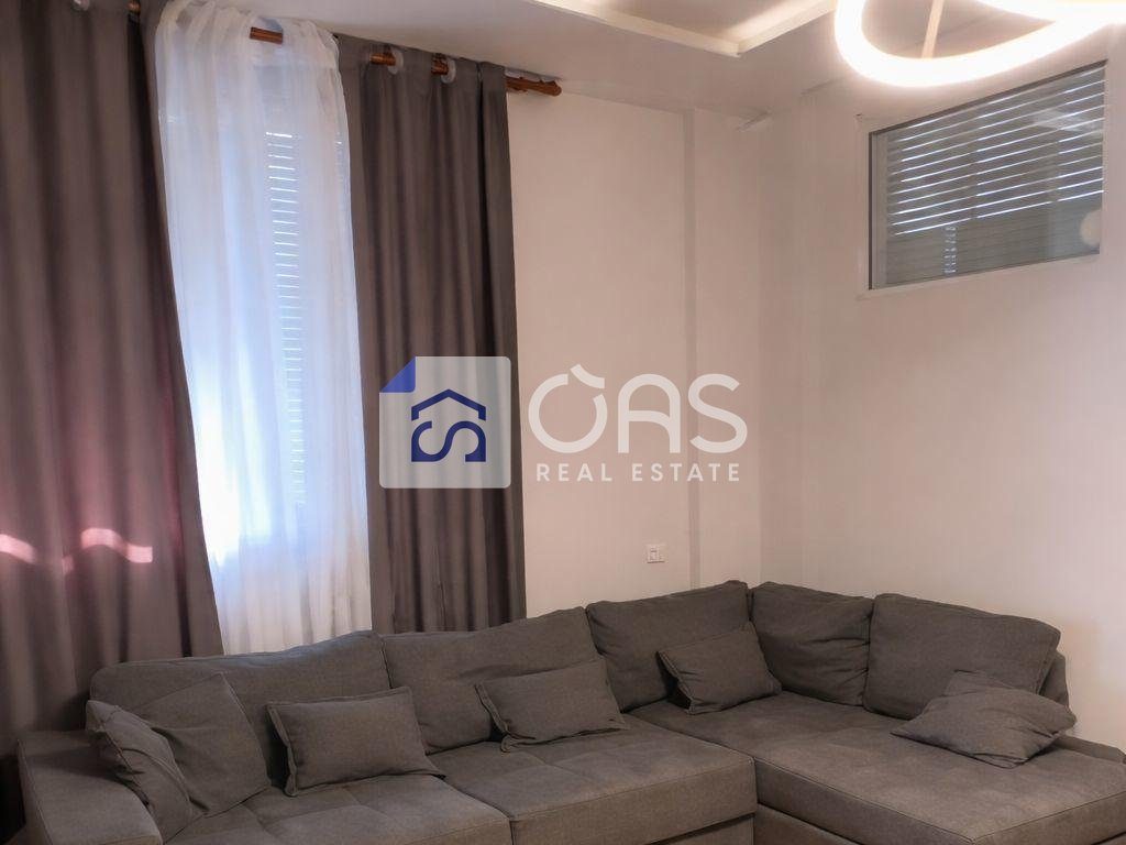 Jepet me qera apartament tek Liqeni i Thate