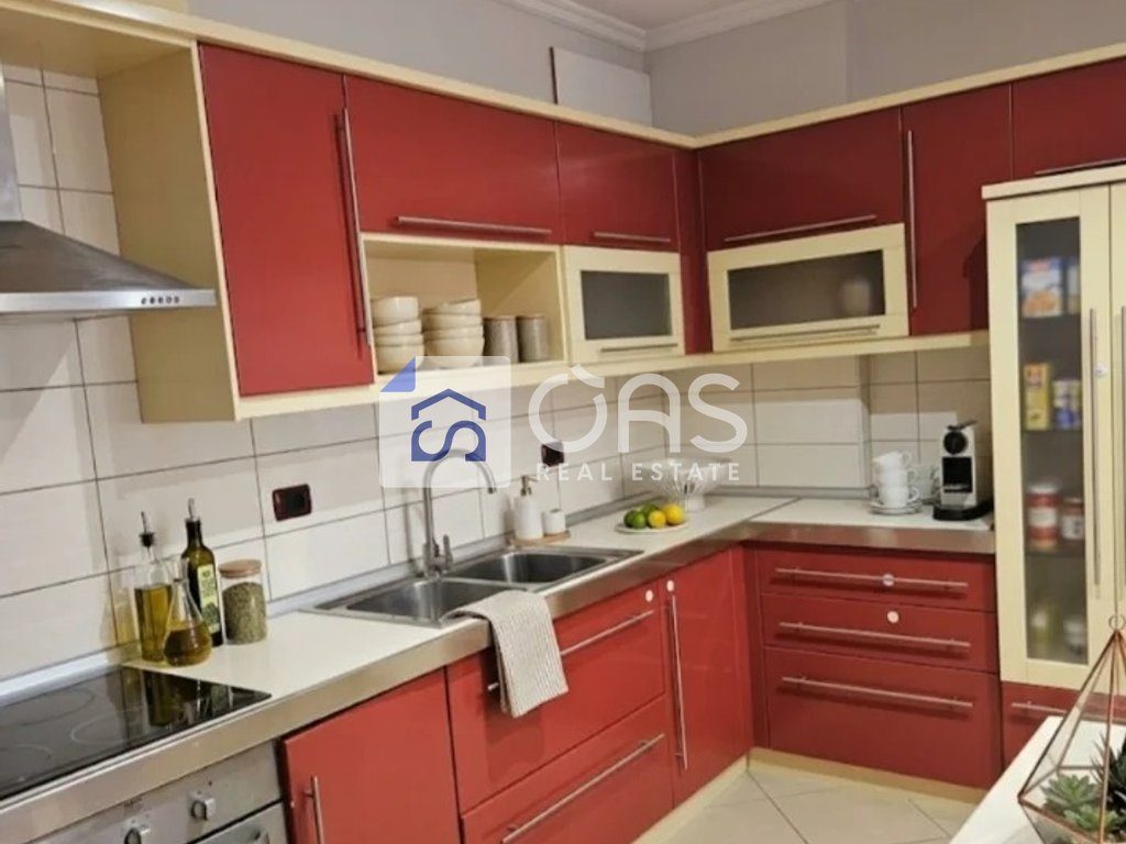 Jepet me qera apartament 1+1 Tek Komuna e Parisit