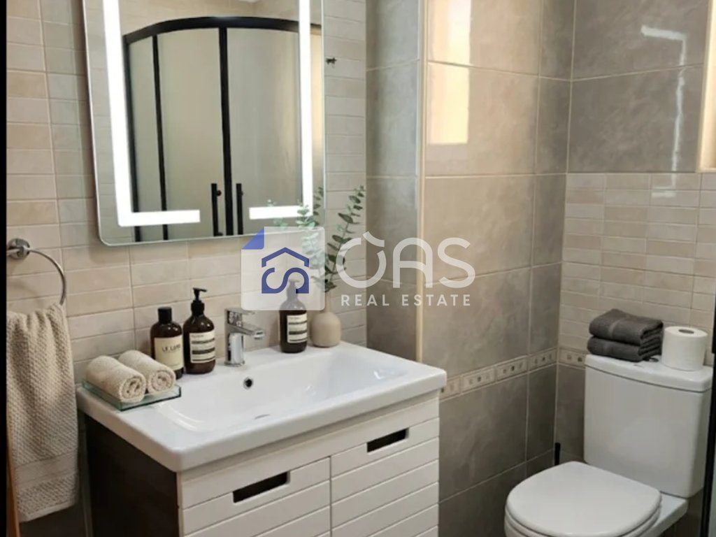 Jepet me qera apartament 1+1 Tek Komuna e Parisit