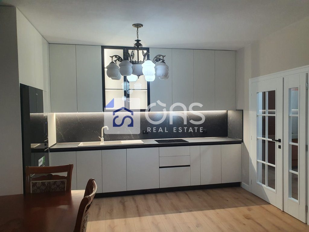 Jepet apartament me qera 2+1+2 tek Zogu i Zi