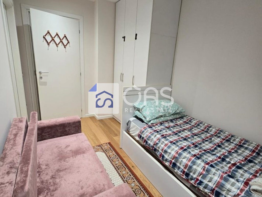 Jepet me qera apartament 3+1 tek Pazari i Ri