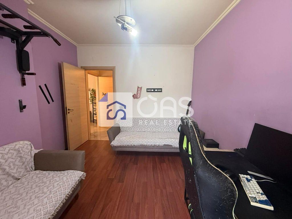 Shitet apartament 2+1+2 tek Kinostudio