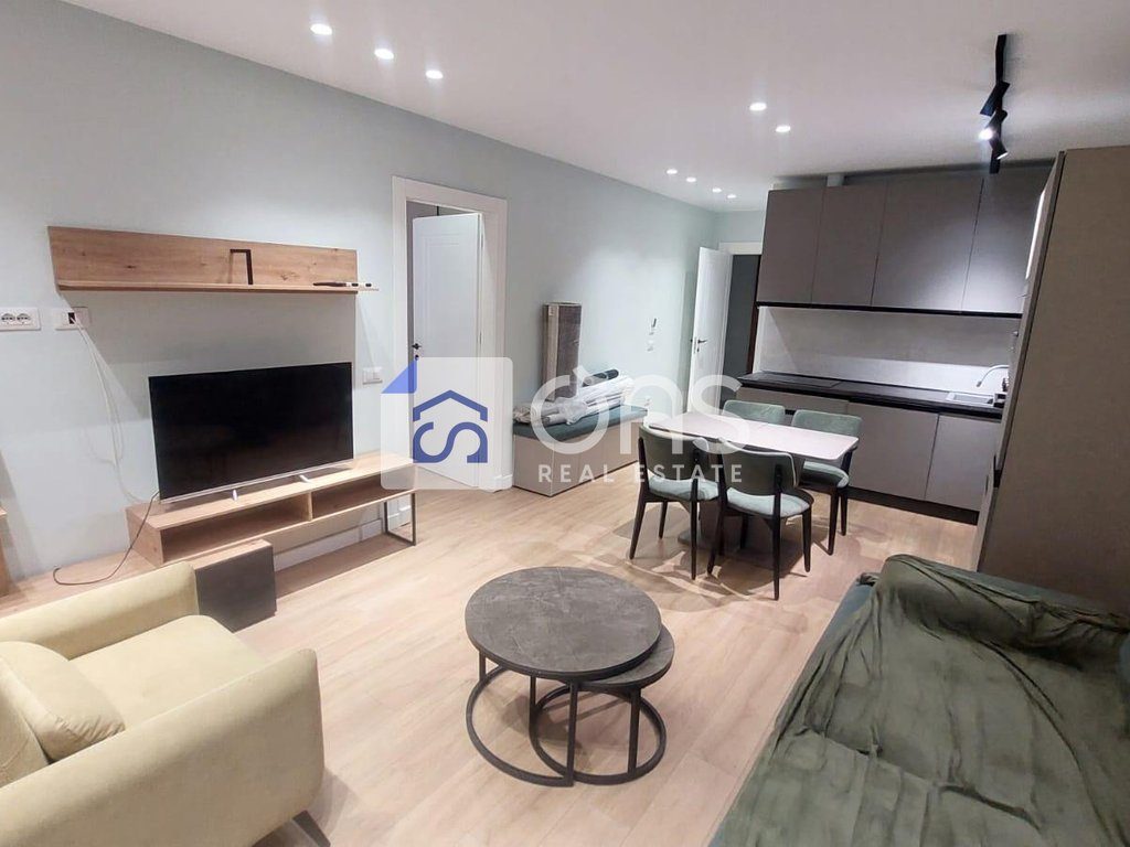 Jepet me qera apartament 1+1 Komuna e Parisit