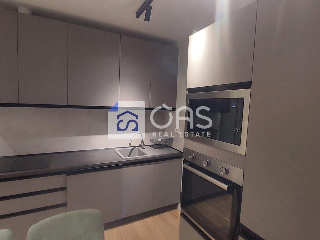 Jepet me qera apartament 1+1 Komuna e Parisit