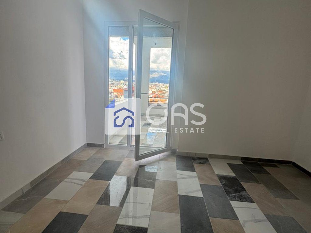 Shitet apartament 2+1+2 ne Pallatet e Verdha