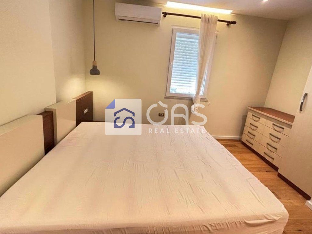 Jepet me qera apartament 3+1 Pazari i Ri