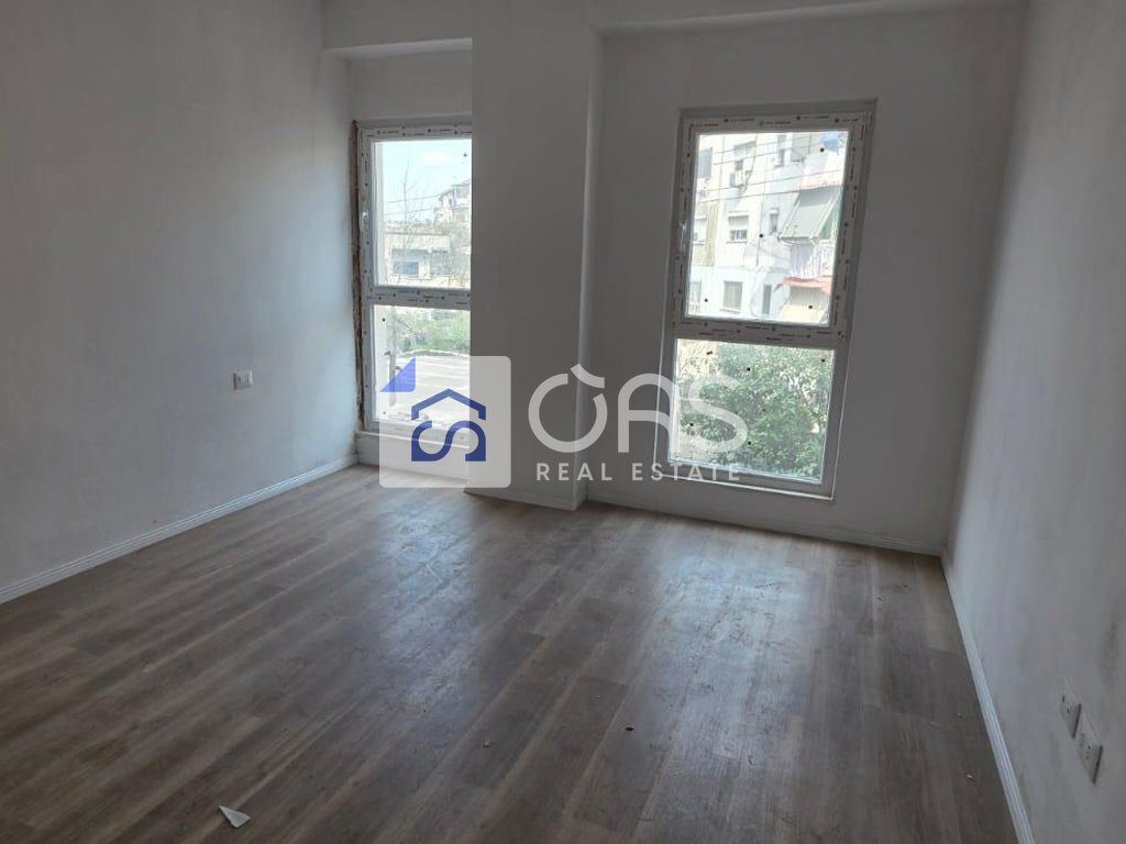 Shitet apartament 1+1 tek Dritan Hoxha