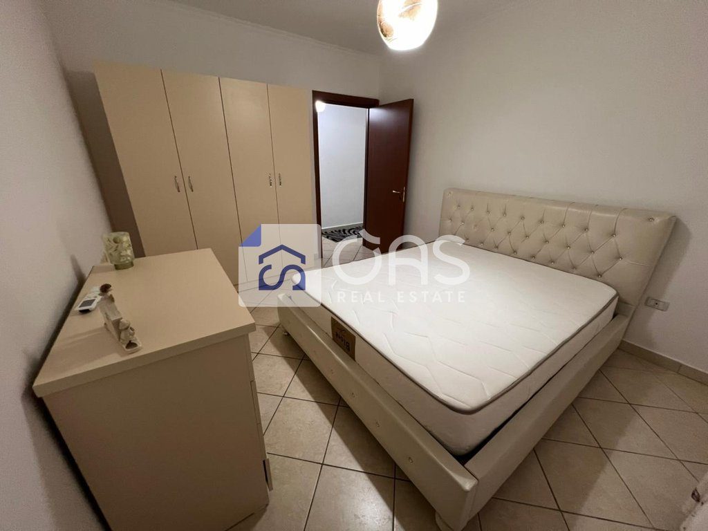 Jepet apartament me qera 2+1 tek Komuna e Parisit