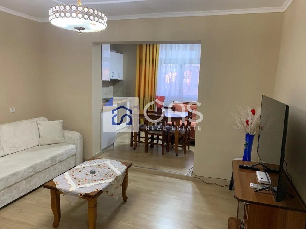 Jepet me qera apartament 1+1 tek Xhamlliku