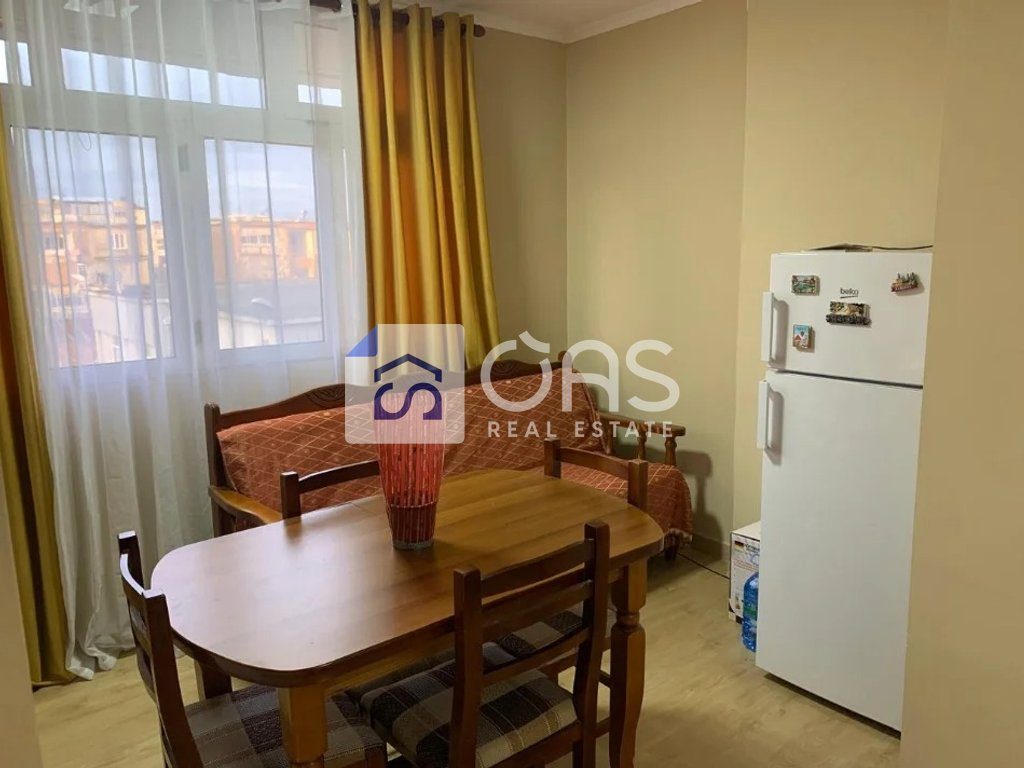 Jepet me qera apartament 1+1 tek Xhamlliku
