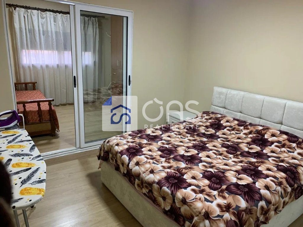 Jepet me qera apartament 1+1 tek Xhamlliku