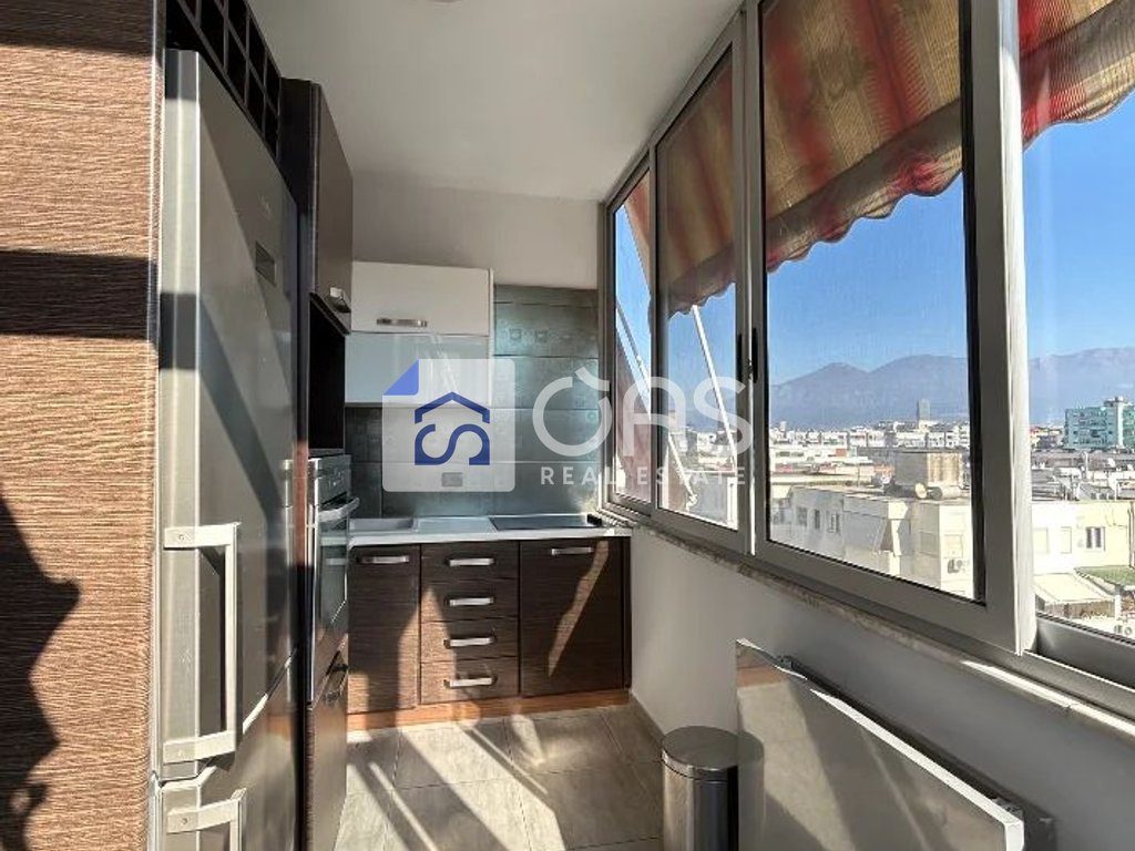 Jepet apartament me qera 1+1 tek Komuna e Parisit