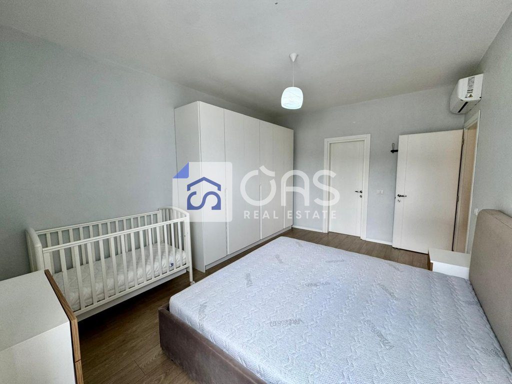 Shitet apartament 2+1+2 tek Liqeni i Thate